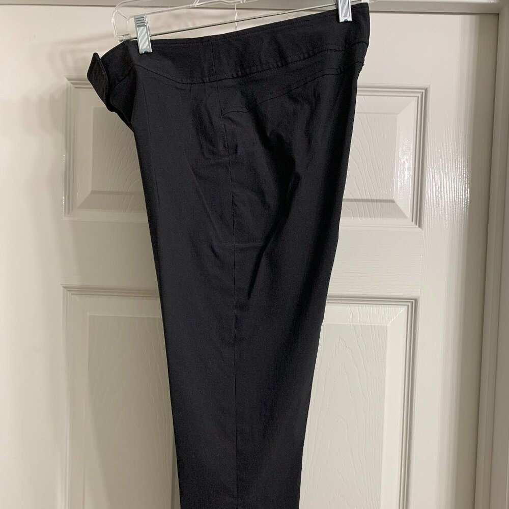 Rafaella Brand Women's Black Cropped Pants, Size 8